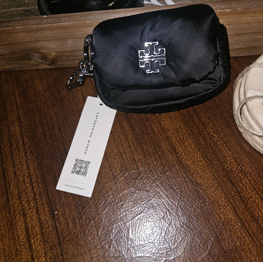 Tory Burch Britten Nylon Puffy Card Case Black Silver - Picture 4 of 5